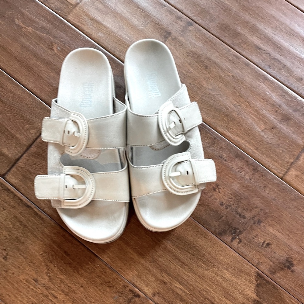 Cougar slip on shoes. Women’s size 8.